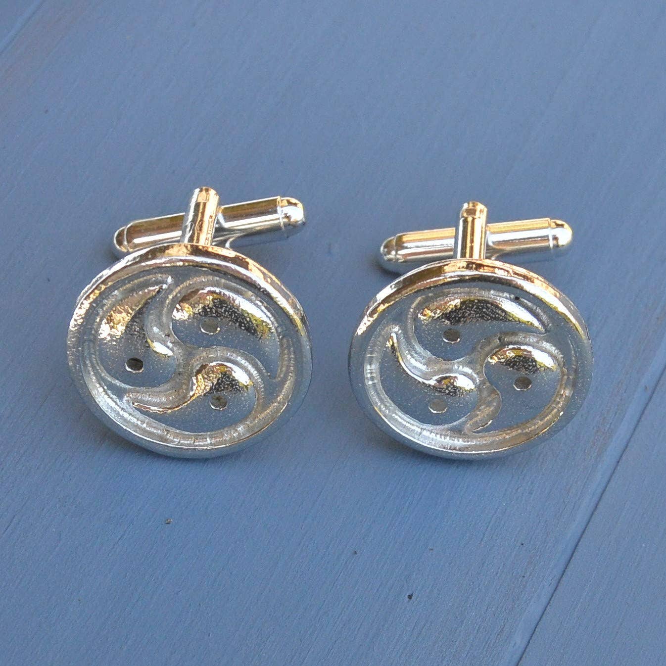 William Sturt Fine Pewter - Wholesale Manchetknopen - Heren - BDSM Triskele manchetknopen. Hand gegoten door William Sturt0