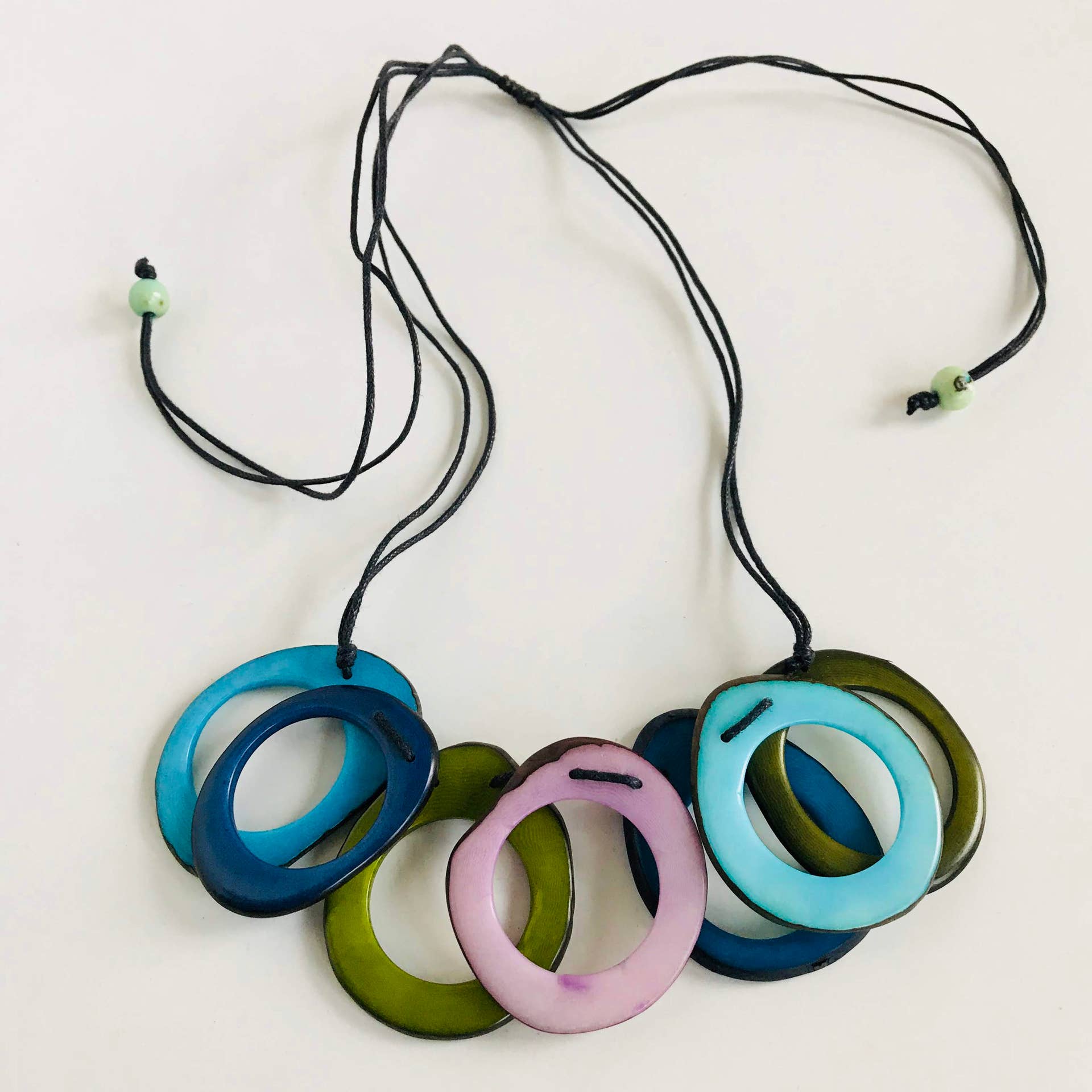 Belart Fair Trade - Vente Colliers plastrons - Collier Tagua 7 Ojete Subá1