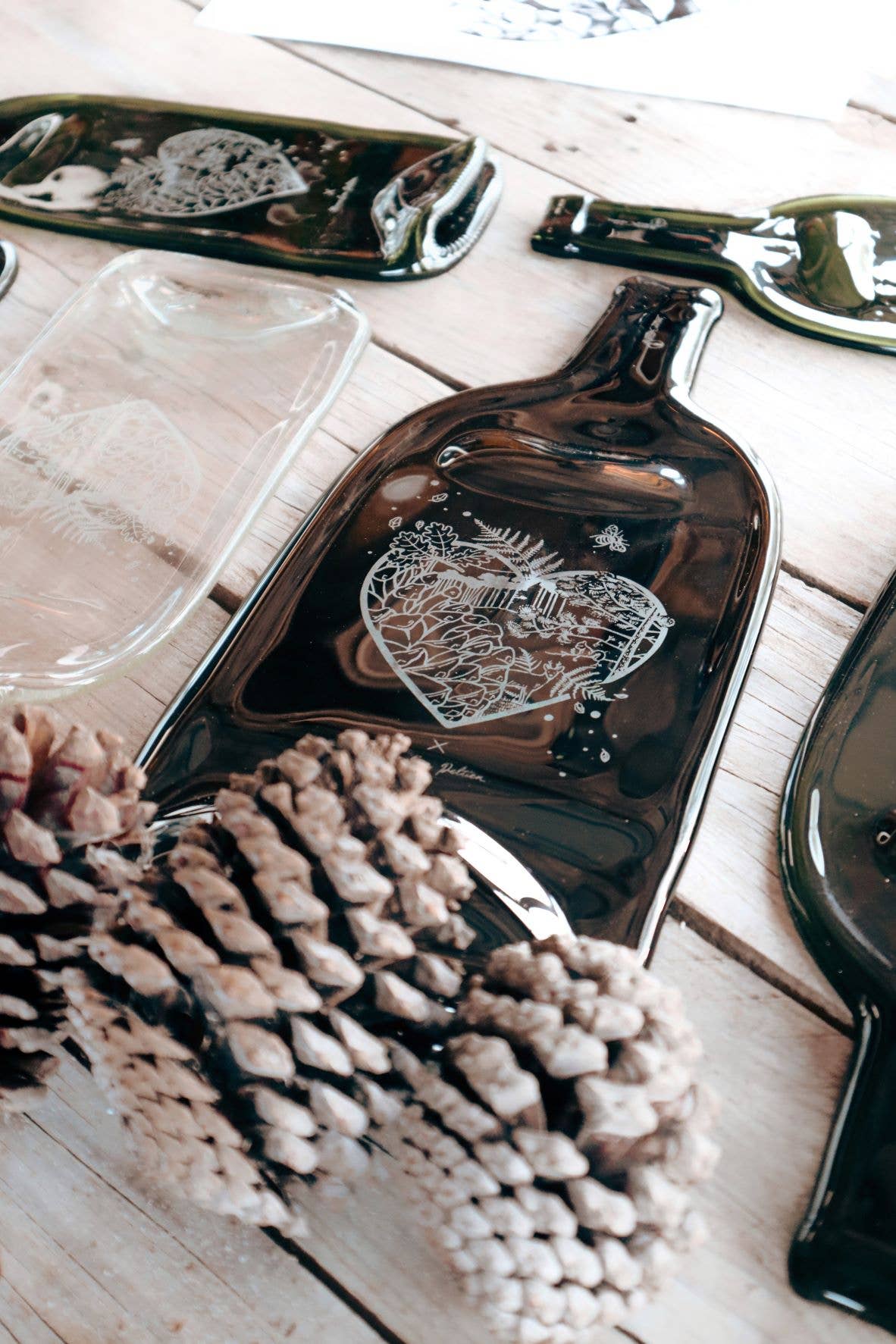 PLATES & Culotées - Wholesale Decorative Plate/Dish/Bowl - THE WHITE PLATES & illustrated Heart-white9