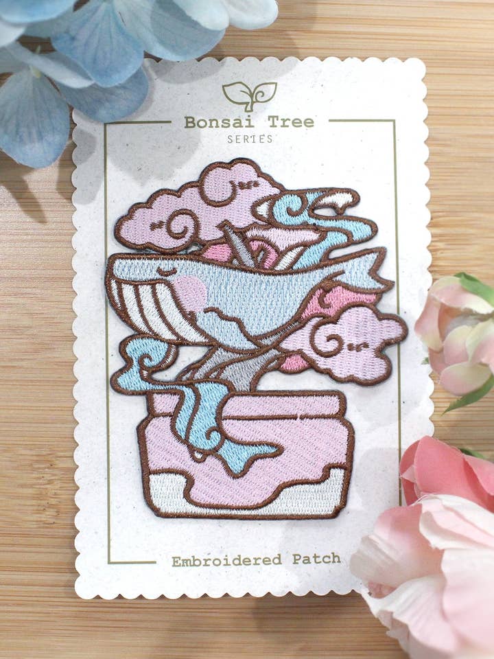Sakura Baleine Bonsaï - Écusson Brodé pour la vente par HideawayMelon