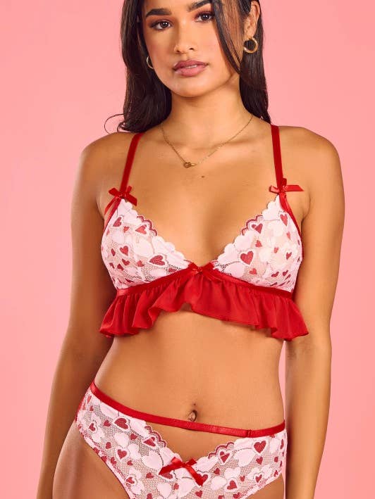 Ensemble de bralette en dentelle rouge à cœurs Mila pour la vente par Glitter Lingerie
