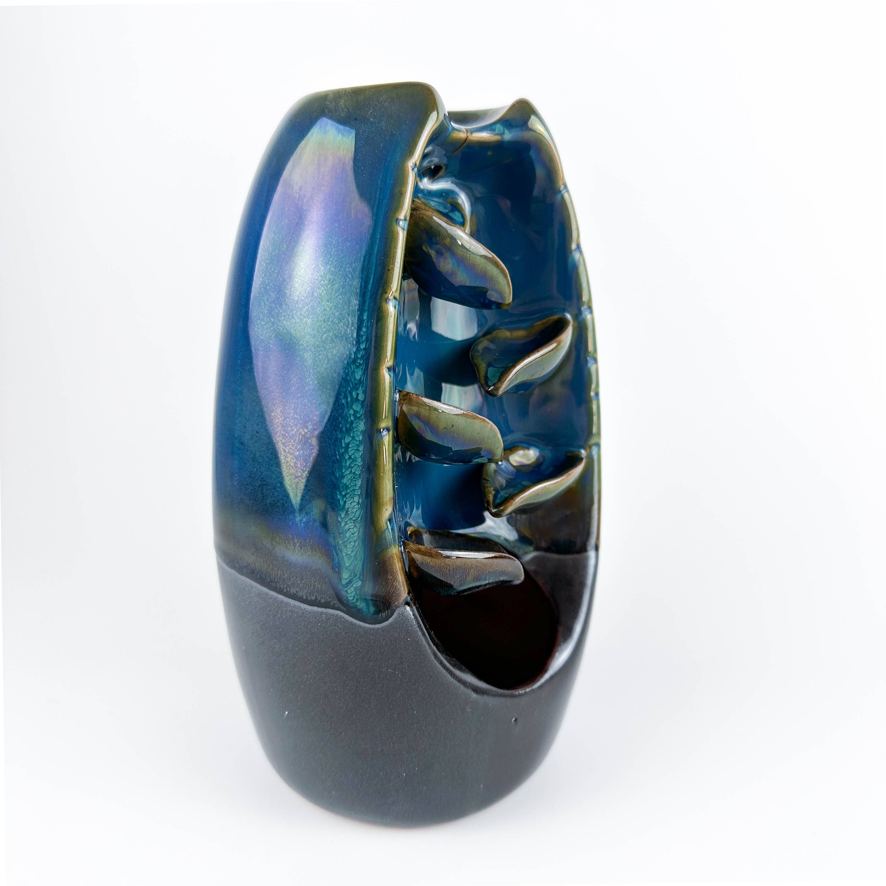 GREENROOTS USA LLC - Venta al por mayor Portainciensos - Quemador de Conos de Reflujo de Cerámica en Cascada 19 cm de Alto x 9 cm de Ancho1