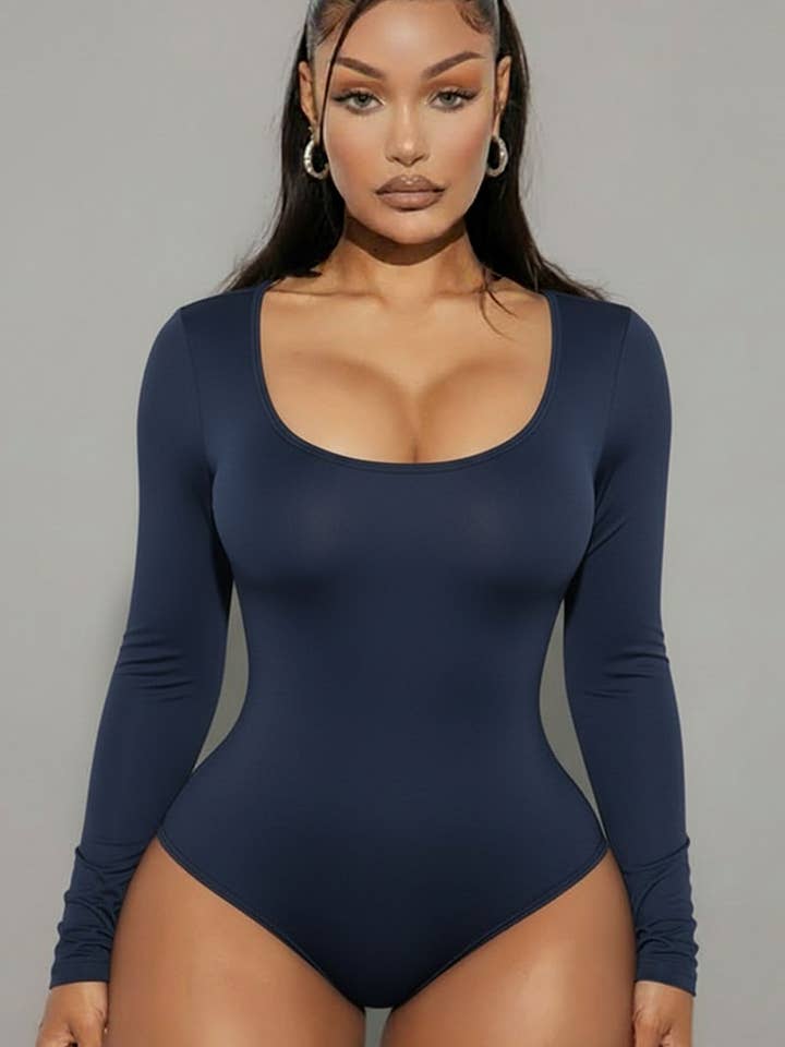 Bodysuit med skopa halsringning och långa ärmar i enfärgat för wholesale av CAPELLA APPAREL