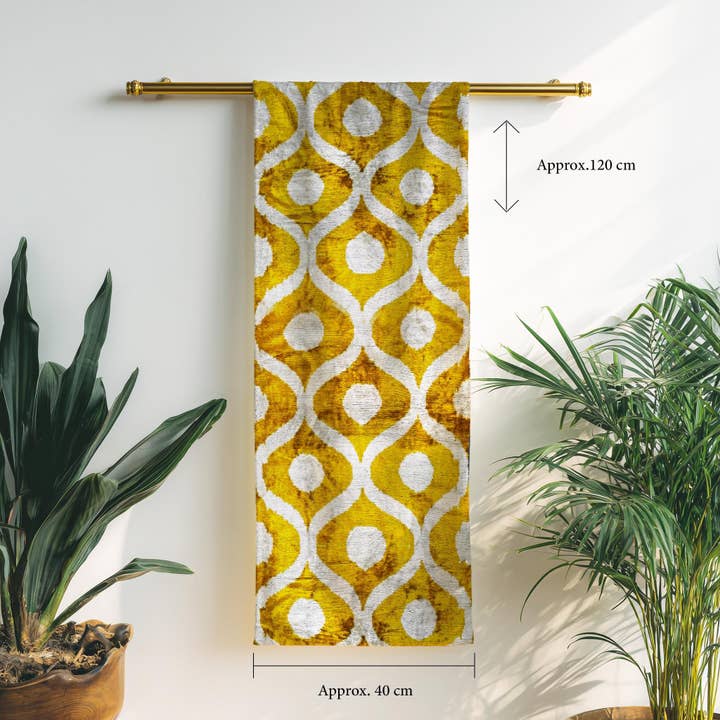 Tapicería de seda ikat de terciopelo dorado con patrón retro de óvalo. para venta al por mayor de Samarra Home