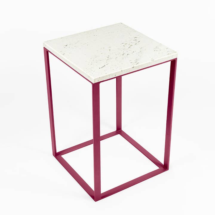 Tavolino Marcel Pedestal - Quarzite bianca - Bordeaux per la vendita all'ingrosso da parte di Maison la carrière