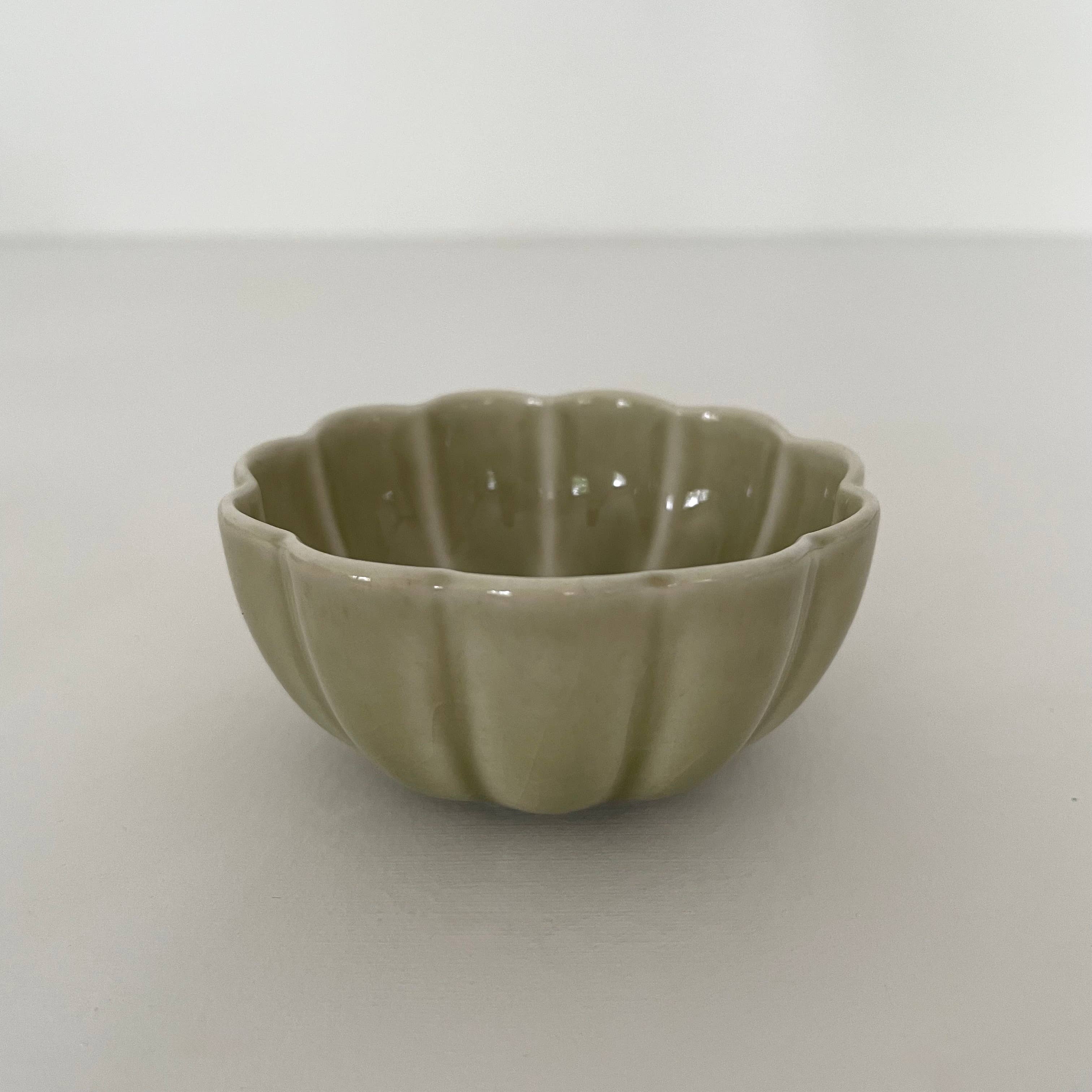 fort & field - Wholesale Decorative Plate/Dish/Bowl - 3" small ceramic pastel chrysanthemum shape Japanese dishes0