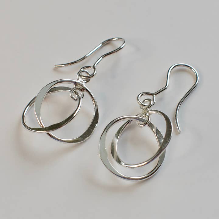 Orecchini a maglie a cerchio rotante in argento sterling per la vendita all'ingrosso da parte di Krystyna's Silver