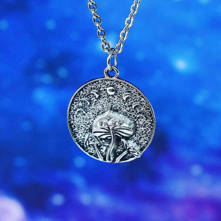 JorieJewelry – wholesale Hänge-/berlockhalsband – Svamphalsband med månfas, wicca smycken, häxa, gotisk, förtrollad skog