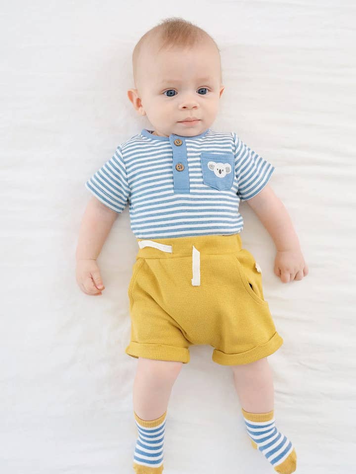 Katoenen Wafelshorts van Biologisch Katoen - Mosterdkleurig voor wholesale door Lūmmi in Colour Babywear