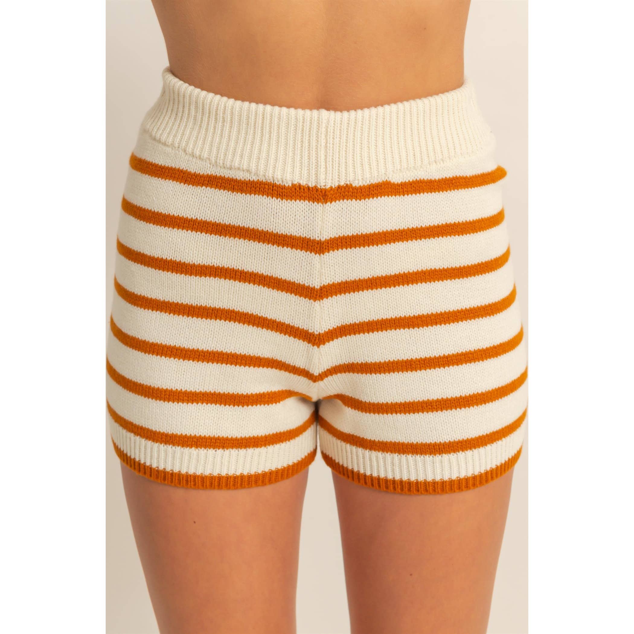 HYFVE – Großhandel Set aus Oberteil und Shorts (NICHT Loungewear) – Damen – Gestreiftes Strickpullover- und Shorts-Set9