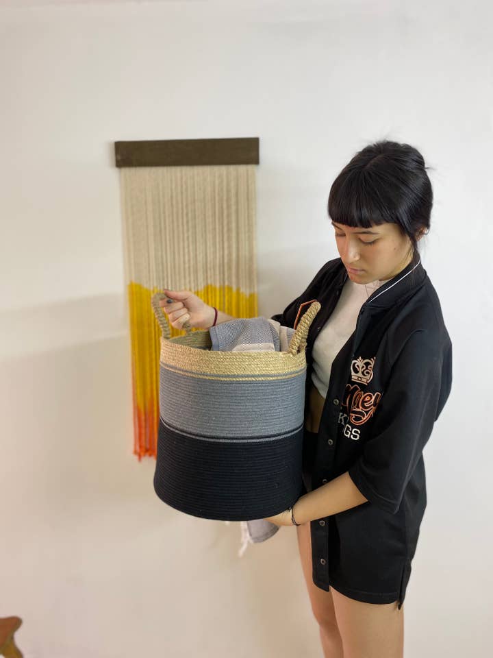 Cesto grande, Cesto nero grande, Contenitore per giocattoli, cotone intrecciato per la vendita all'ingrosso da parte di SannasDecor