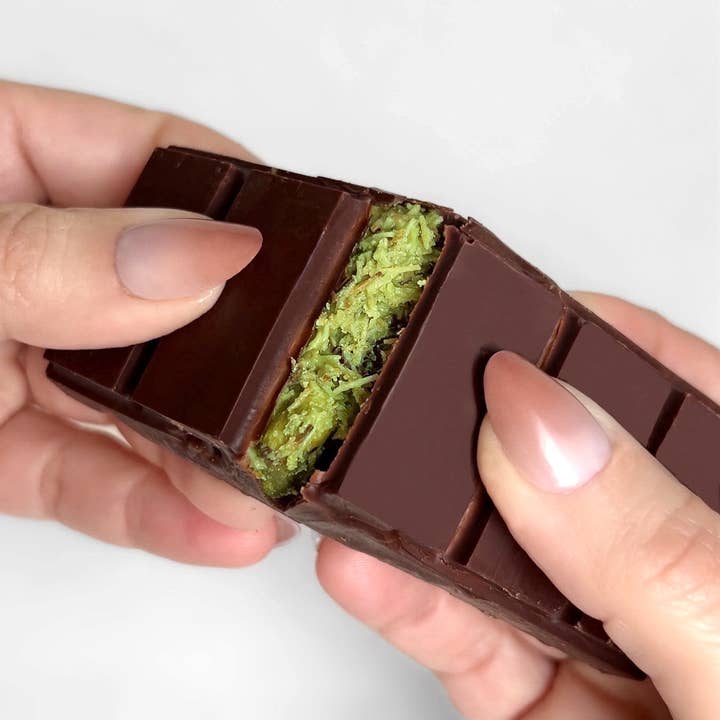 Rawmanticchocolate - Wholesale Chocolate - Rawmanticchocolate DUBAI pistachio Kunafa 65g chocolate bar