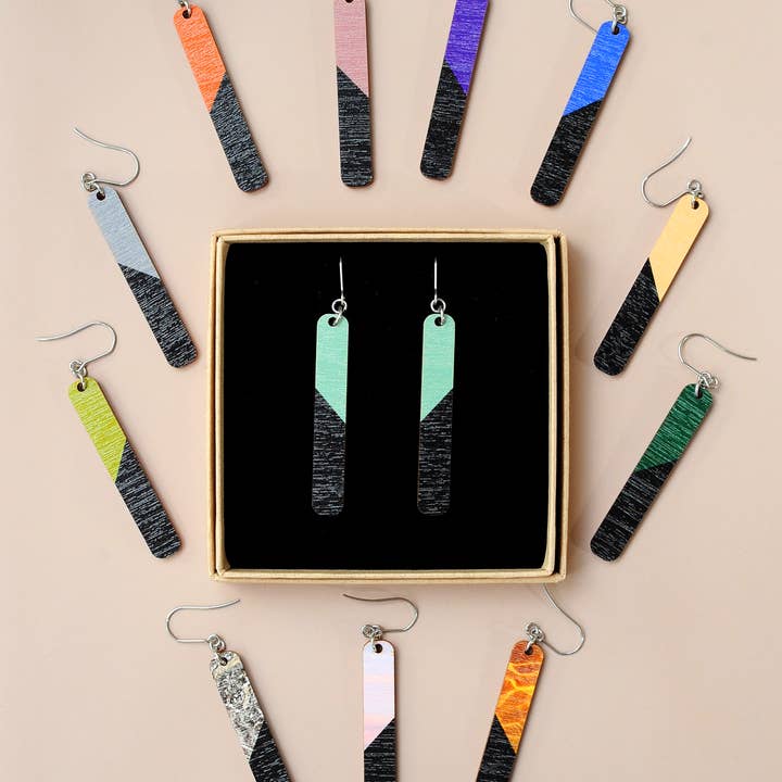 Longues boucles d'oreilles en forme de lustre BAR en bois durables. pour la vente par MILANKA JEWELRY