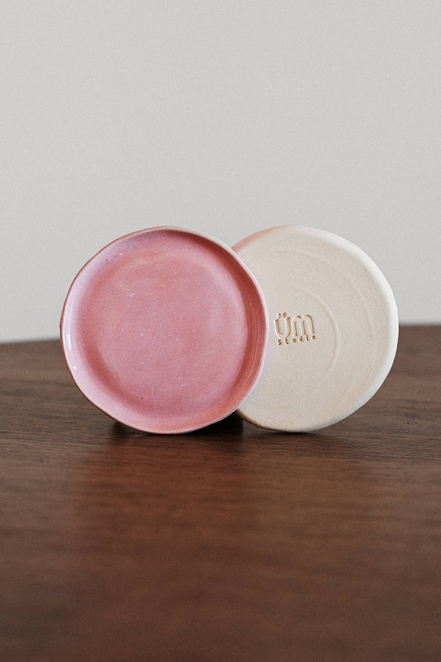 Studio ÜM – Großhandel Servierteller – Kleine handgefertigte Keramikplatten0