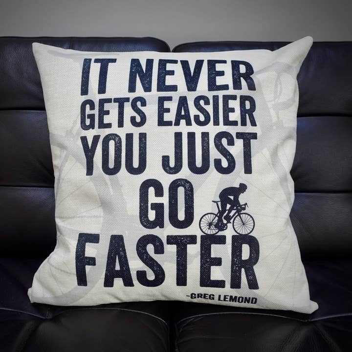 Coussin de vélo Go Faster Lemond | Housse de coussin de vélo pour la vente par EllieBeanPrints