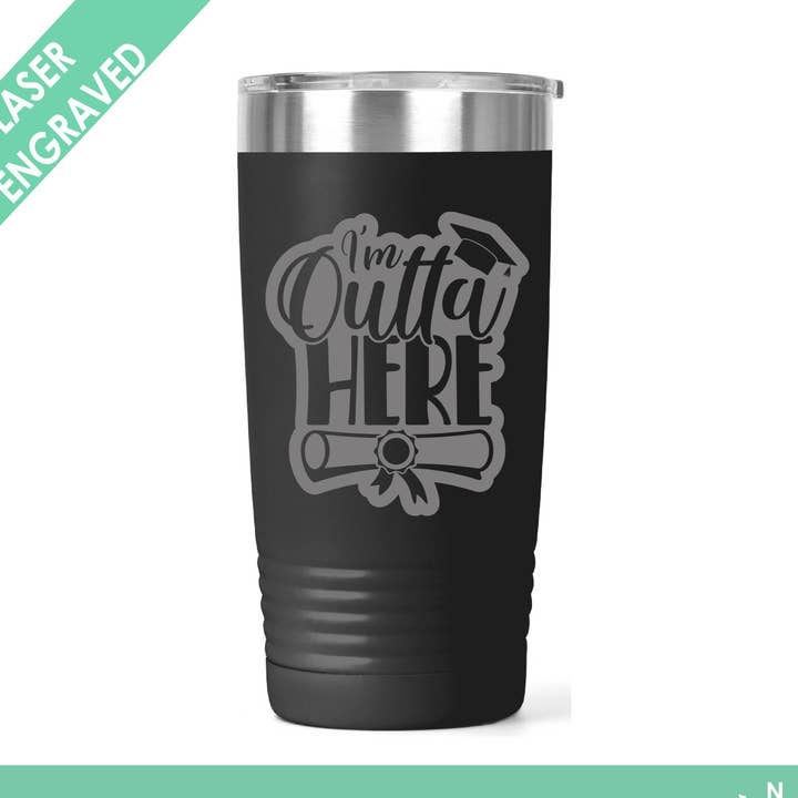 Ik ben hier weg - Afstudeerbeker - Klasse van 2021 Tumbler voor wholesale door Northern Country Girl Designs, LLC