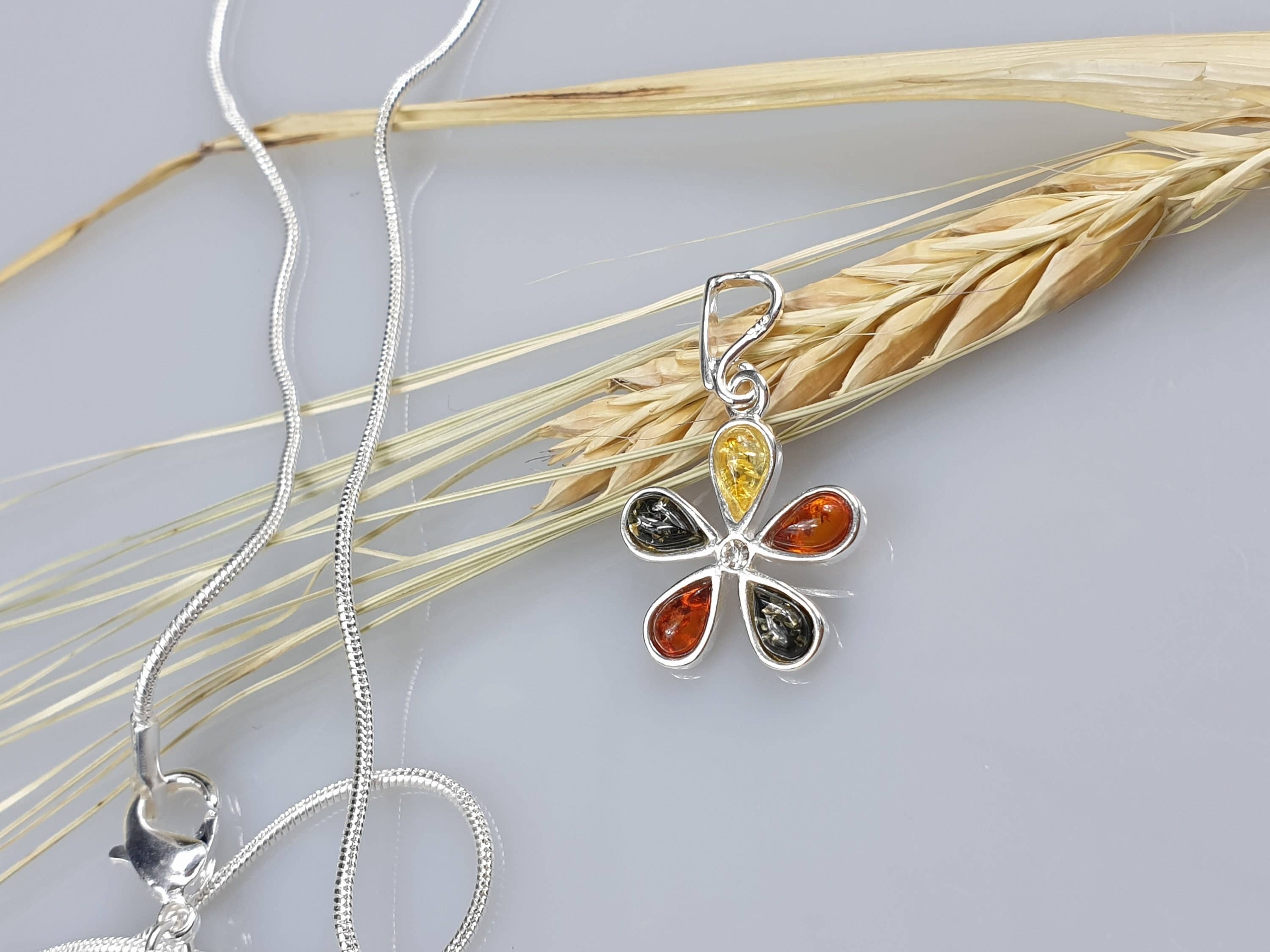 AmberLithuania - Wholesale Individual Charm/Pendant - Amber pendant. Small amber silver pendant fof Adults. Flower1