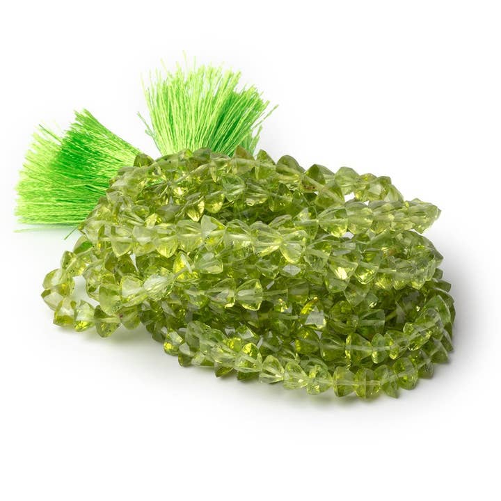 4-6 mm Peridot Fasettslipade Trillionpärlor 16 tum 93 stycken AA för wholesale av Beads of Cambay