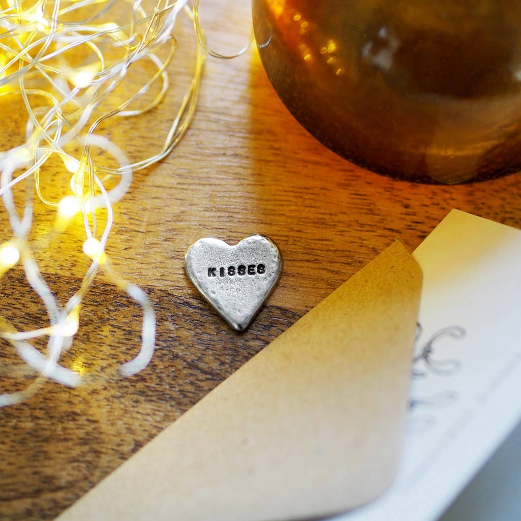 Kutuu - Wholesale Christmas Card - Christmas 'Kisses' Token Card3