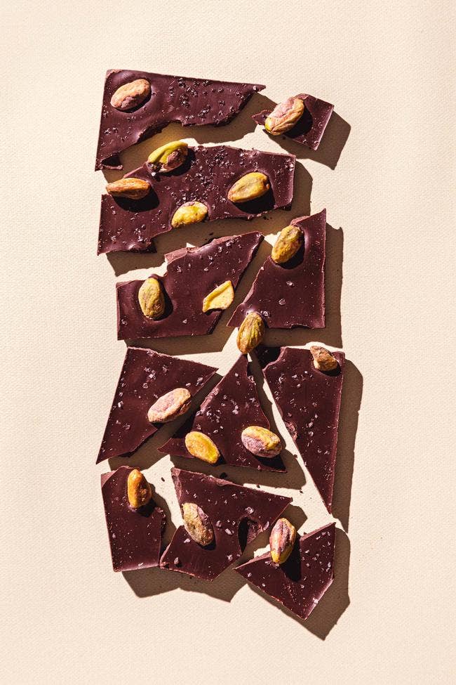 Compartes Chocolate - Wholesale Chocolate Bar - Salted Pistachio Dark Chocolate Bar2