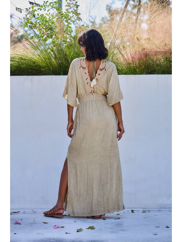 Beige Robe longue symétrique à broderie ajourée,coupe évasée en vente sur Faire1