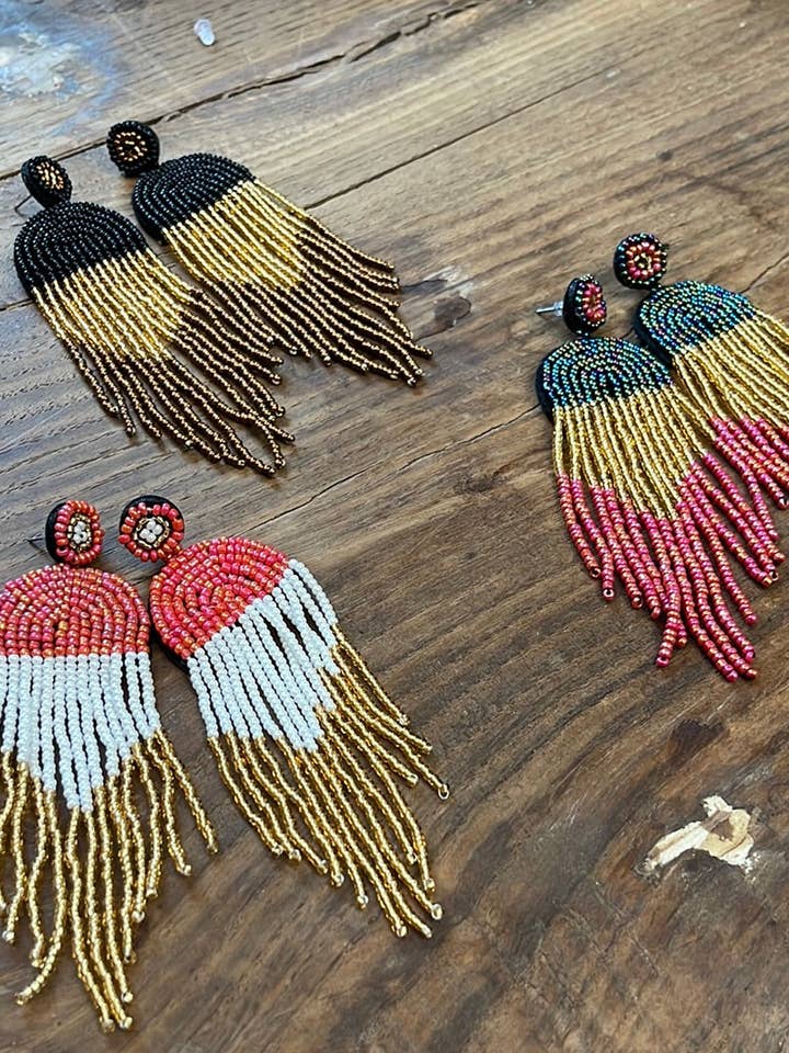 Boucles d’oreilles à franges en microbilles de verre Mexico pour la vente par LARA UNDICI ACCESSORI SRLS