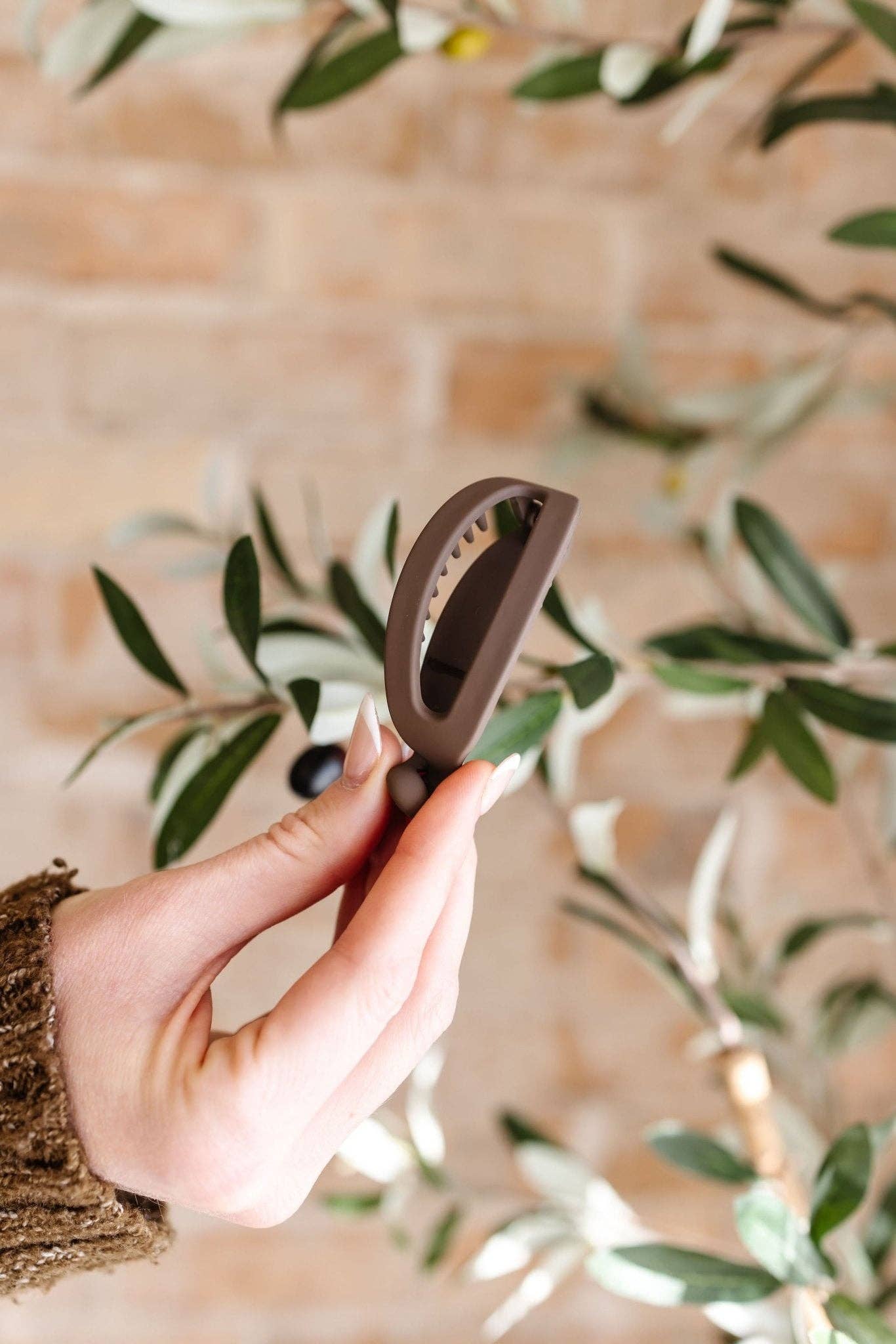 Shop Andi - Wholesale Hair Clip - Women's - Cutout Ponytail Cuff0