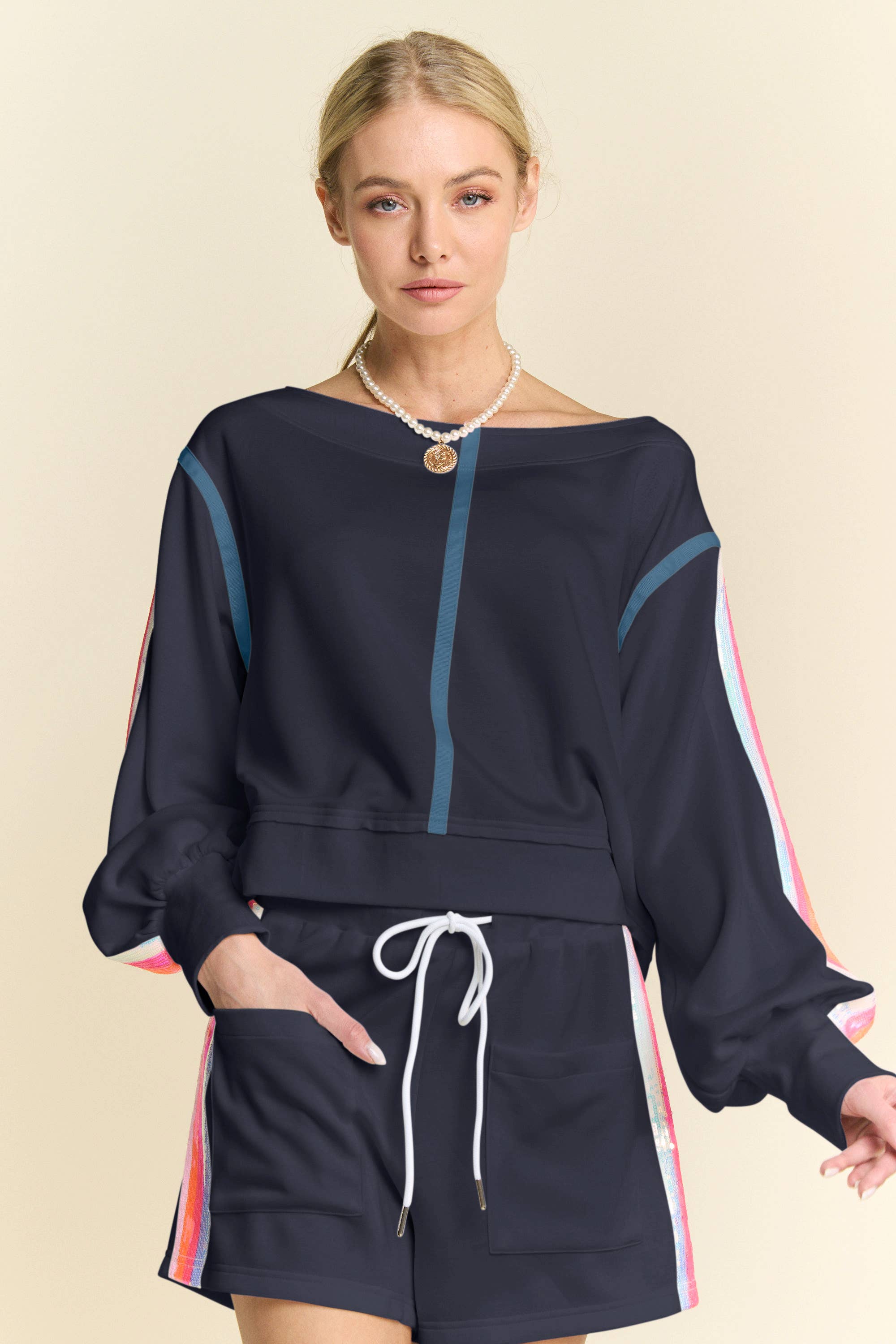 Davi & Dani - Vente Ensemble haut et pantalon (PAS d'intérieur) - Femme - ENSEMBLE HAUT À MANCHES LONGUES À RAYURES PAILLETÉES ET SHORT16