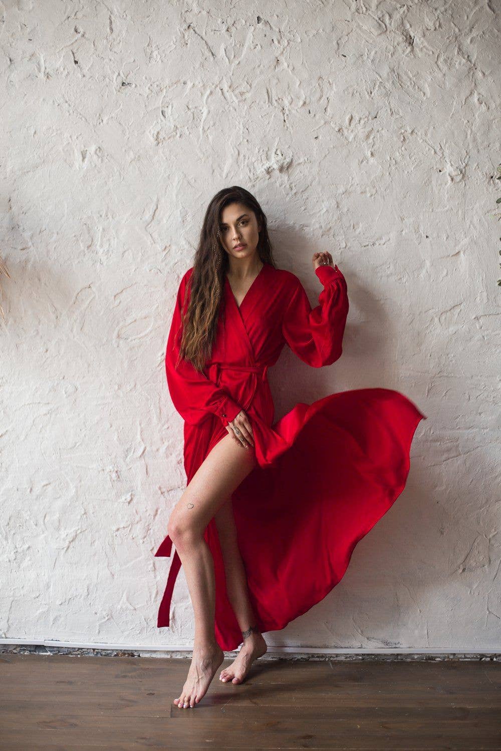 Angie's Showroom – Robe - Mulher por atacado – Manto Longo de Seda Adele com Punhos8