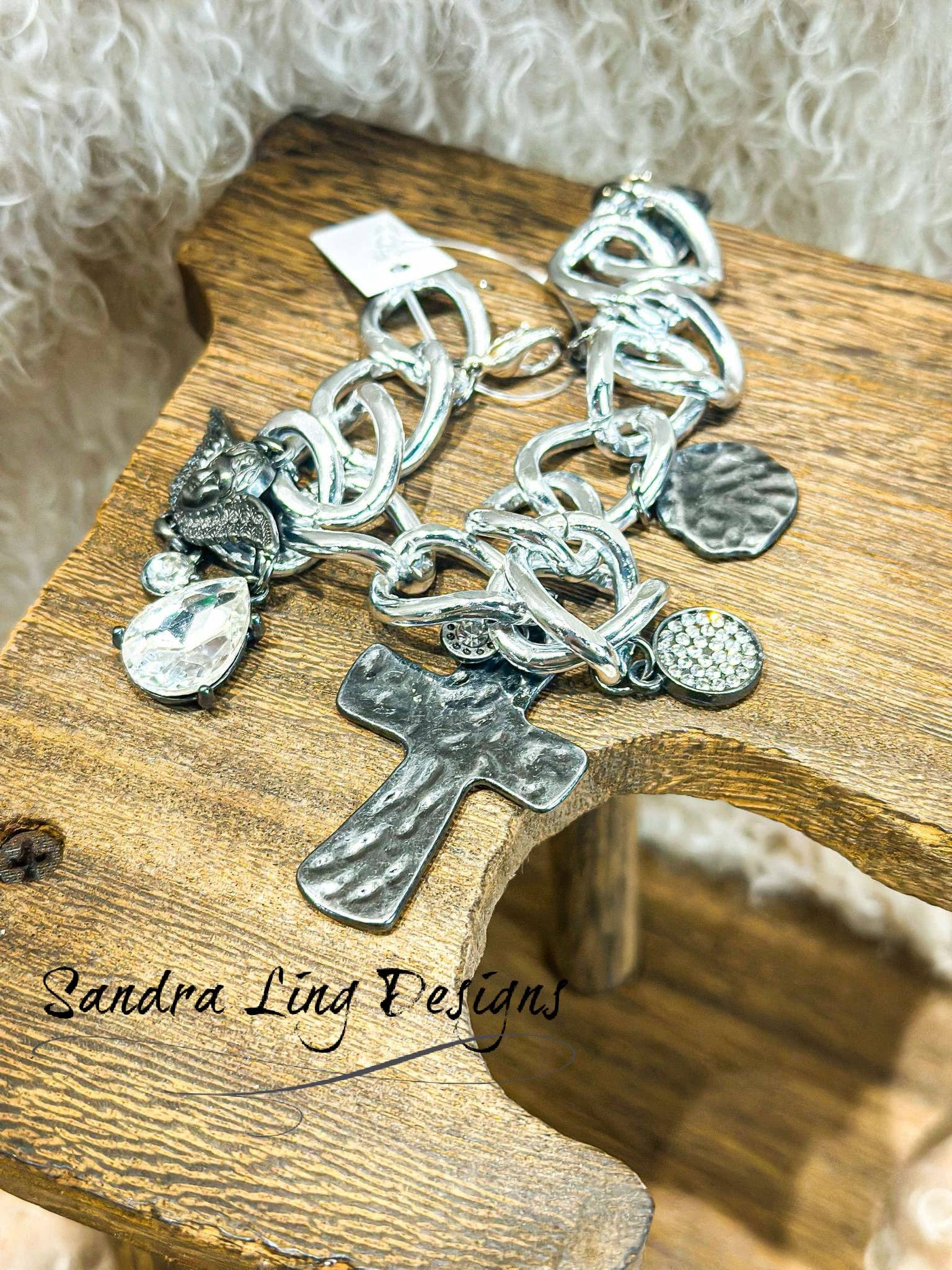 Sandra Ling Designs - Vente Bracelets à breloques/pendentifs - Bracelet Charmant Charme Croix0