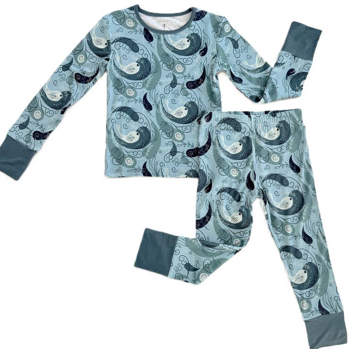 Snuggly Figs™ X Song Of The Sea™ - Sælens Dans - Bambus Pyjamasæt for engroshandel hos Snuggly Figs Ltd.