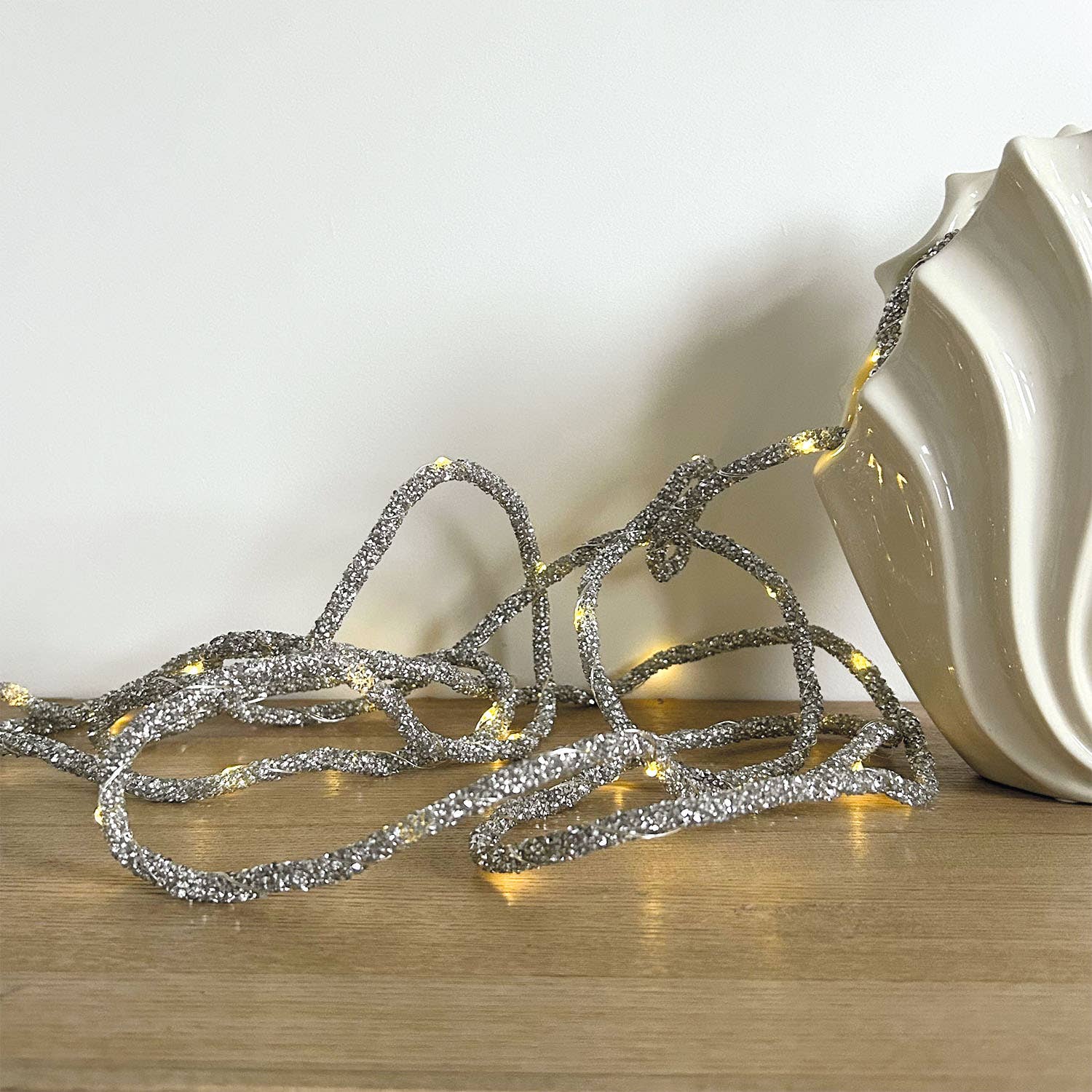 Opjet Paris - Wholesale Vaas - Witte vaas met hoge schelpen L15,7 D11 H21,3cm3