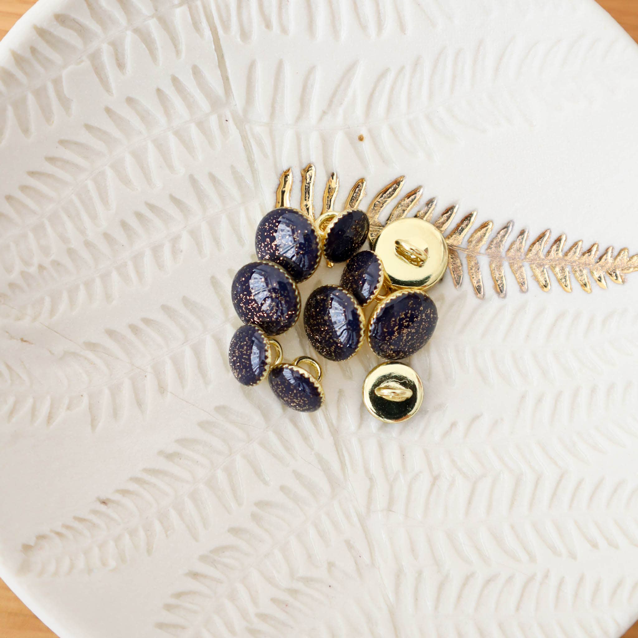 Lise Tailor - Vendita all'ingrosso Bottone a pressione/da cucire - Bottoni a forma di stivaletto con paillettes dorate19