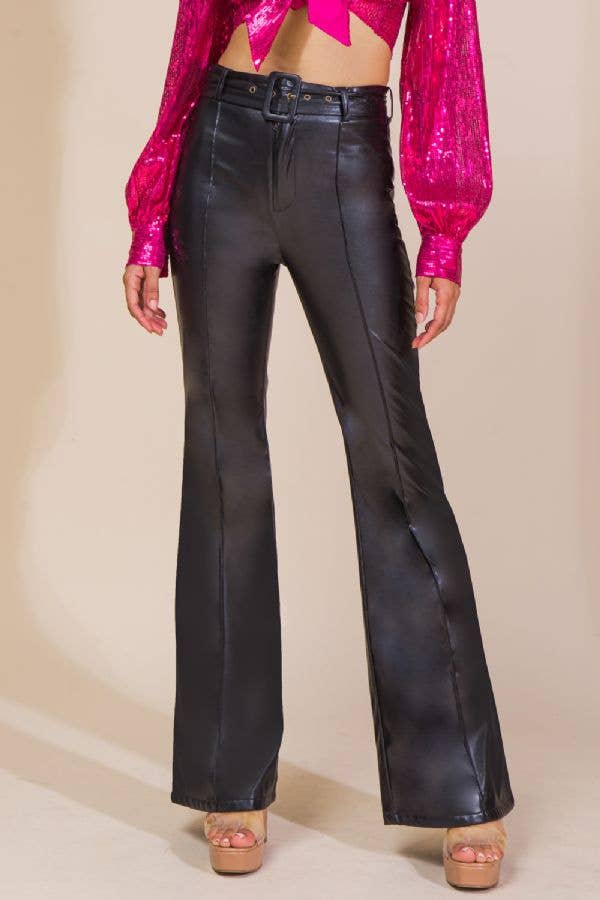 FLYING TOMATO – wholesale Byxor - Dam – Syntetisk läderbyxa med utsvängda ben och bälte - JP5311-A1