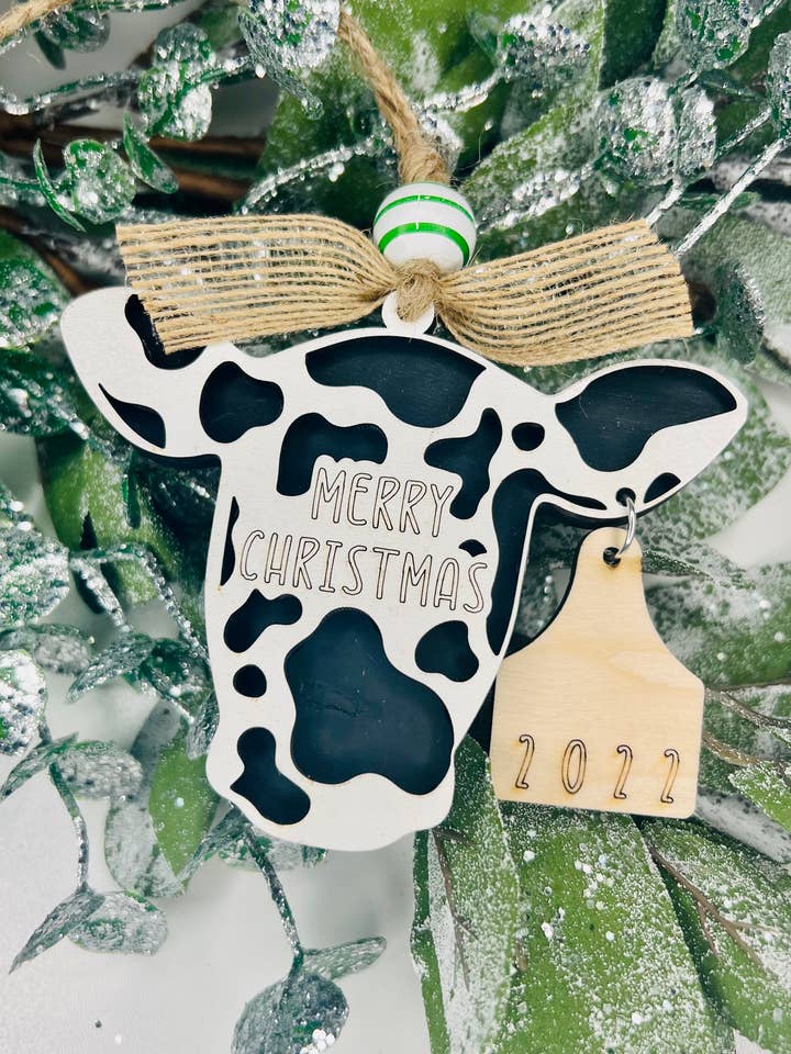 Adorno de vaca 2023 para venta al por mayor de The Rustic Rose, LLC