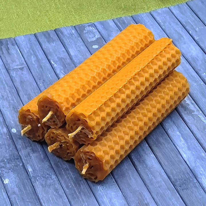 Pack of 5 organic beeswax candles for wholesale by cereria pinsart