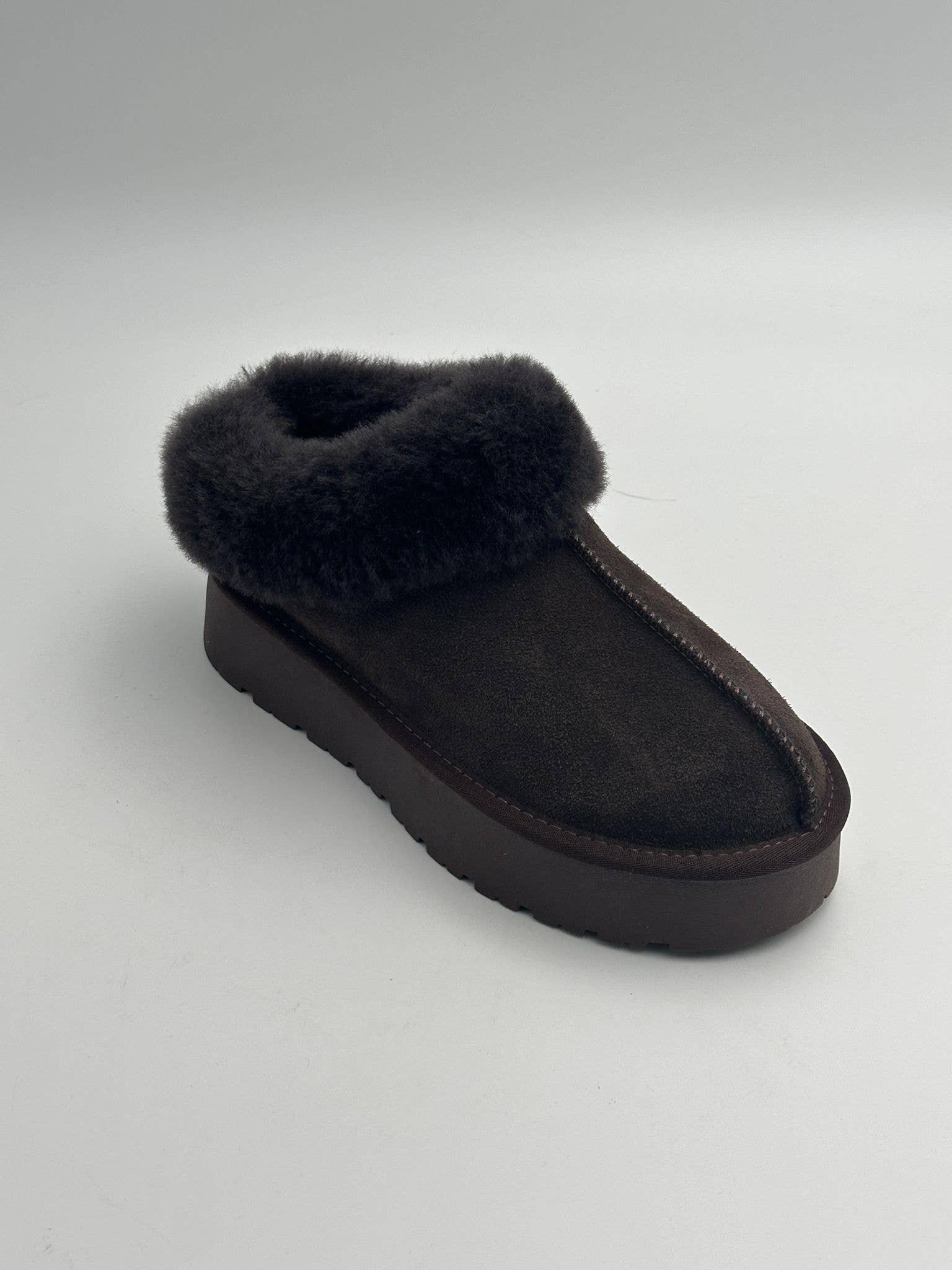 Stephan Paris – wholesale Sock slippers – Women's – Leather and fur slippers with thick sole W58188