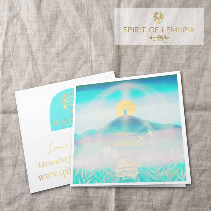 Tarjeta de felicitación cuadrada Glastonbury Summer Morning para venta al por mayor de Spirit of Lemuria