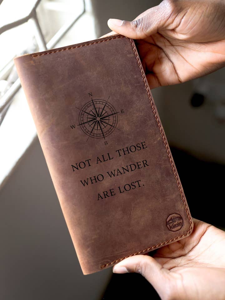 Anpassad telefonplånbok för wholesale av Jubilee Trading Co. | Ethical Trade Decor + Accessories