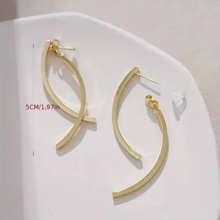 Huis Van Merken - Wholesale Hoop Earrings - 18K Gold Hoop Earrings: Long Minimalist Dangle4