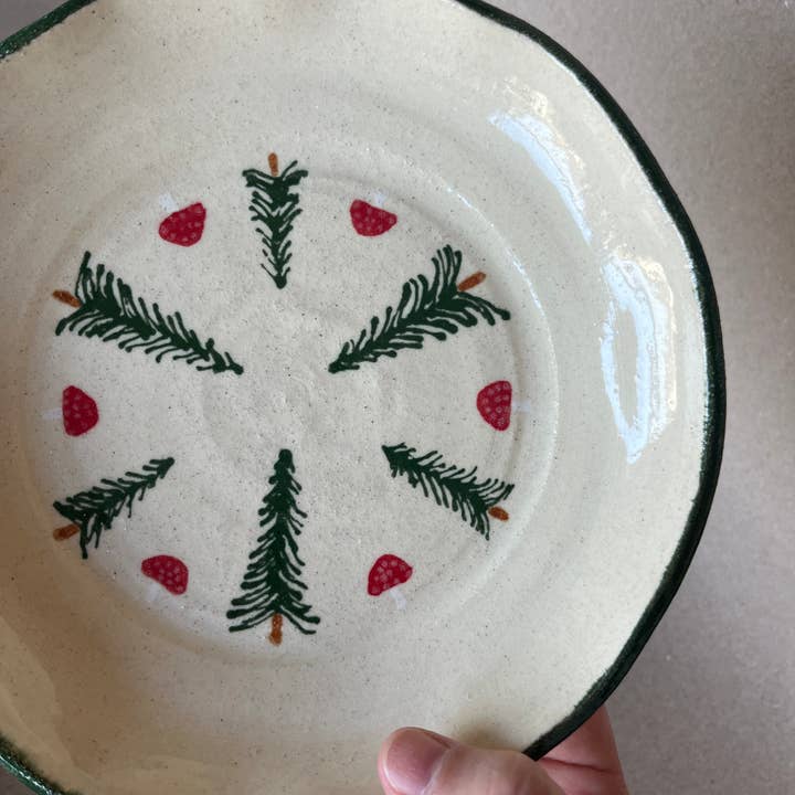 Lunch-/saladebord met pijnbomen en paddenstoelen voor wholesale door Ninth House Goods