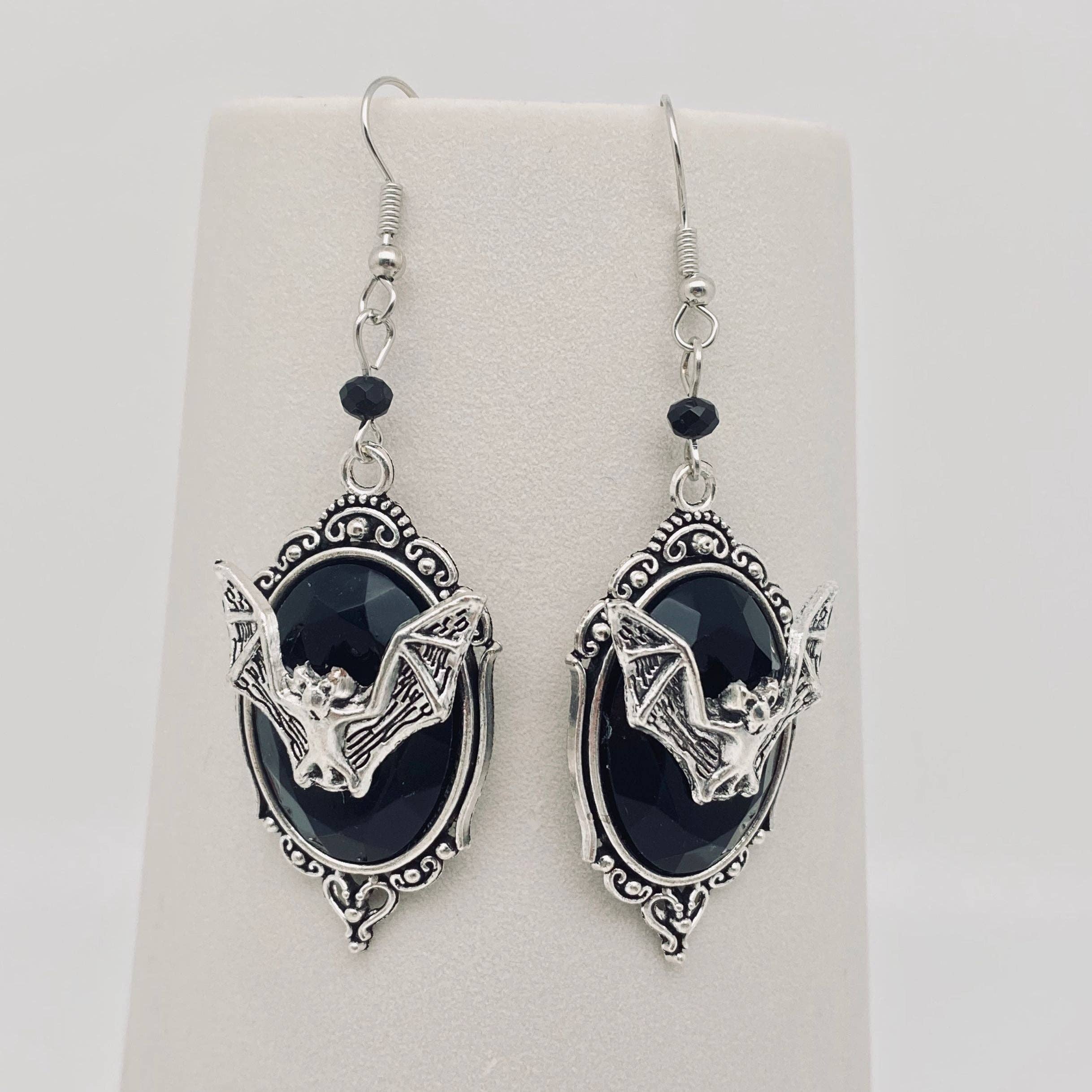 Mio Queena - Wholesale Dangle Earrings - Gothic Bat Pendant Earrings - GT1