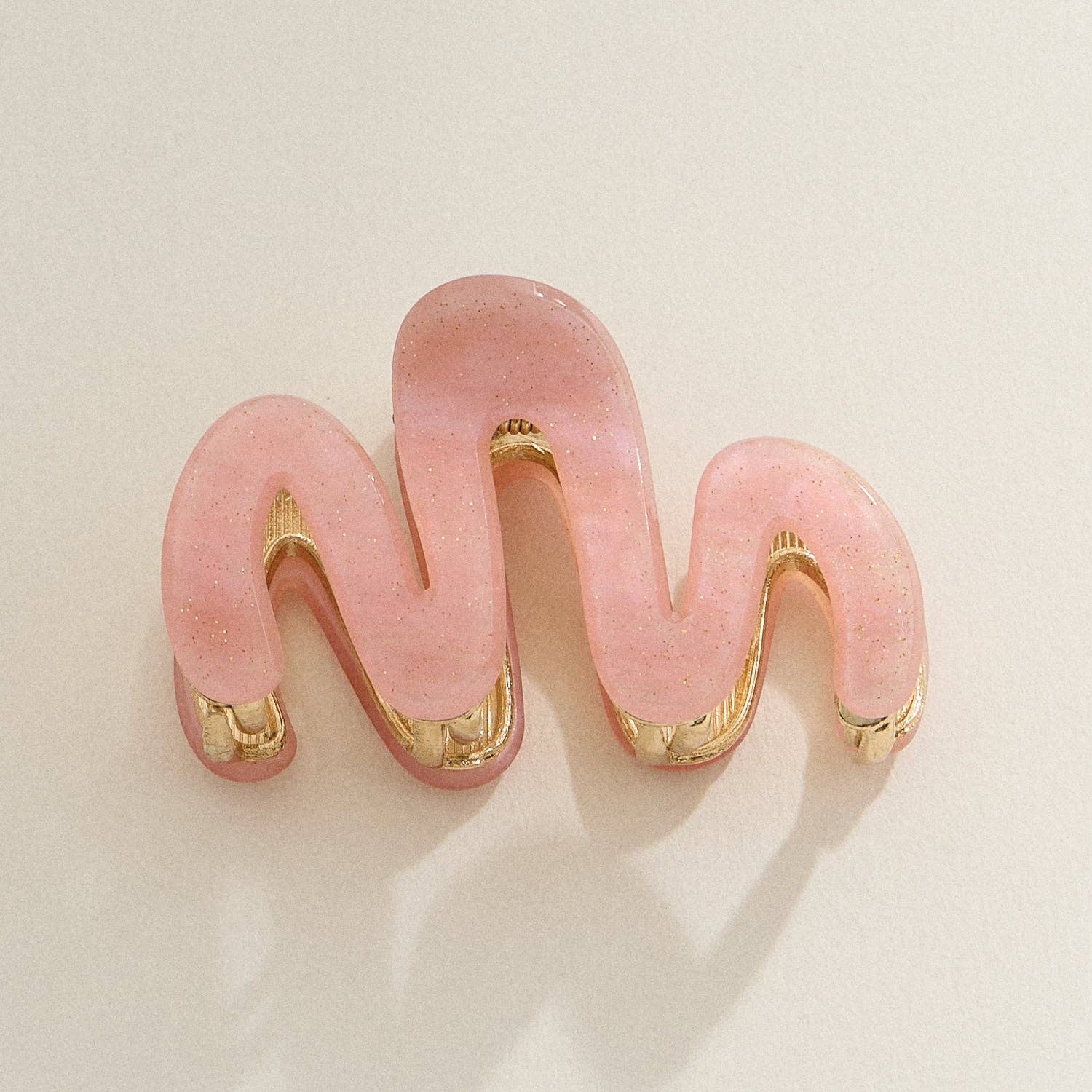 Frem – wholesale Hårklämma - Dam – Matt vågig klämma med gulddetaljer – Liten hårklämma för halvuppsättningar7