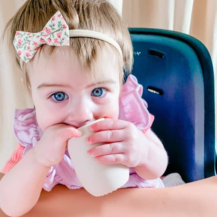 Ali+Oli – Engroshandel Drikkeglas/kop – Børn – Bunny Face Silikone åben kop til baby og småbørn (kokosnød)