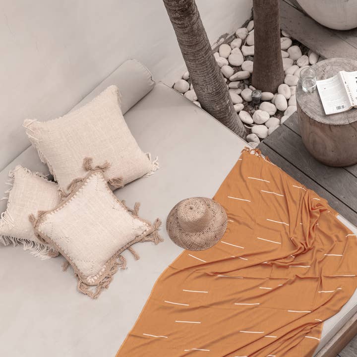 Village Thrive – wholesale Bucket hat – Women's – Woven Bucket Hat in Amber Ombre6