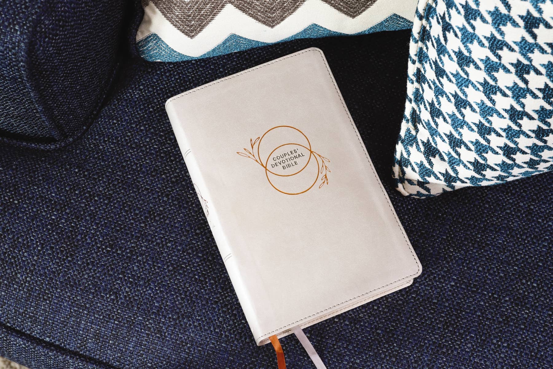 HarperCollins Christian Publishing - Wholesale Religion - NIV Couples' Devotional Bible Leathersoft, Stone4