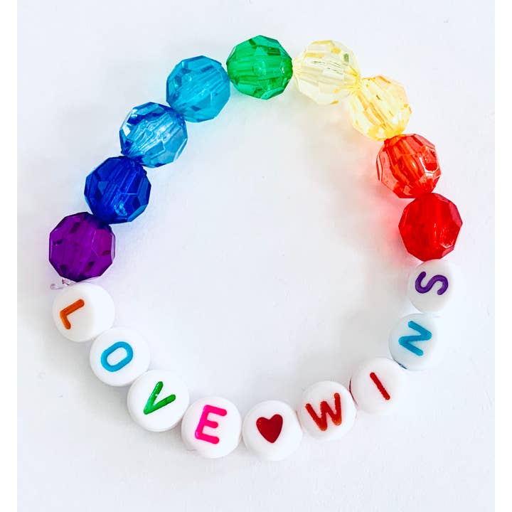 Love Wins Armband mit Regenbogen-Perlen für den Großhandel von Sadie’s Moon