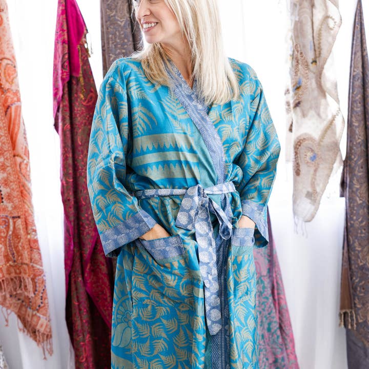 Kimono en soie artificielle longueur complète pour la vente par Rahab's Rope