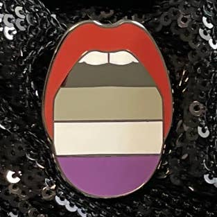 Queen On The Scene - Wholesale Lapel Pin/Button - Asexual Pride Pin0