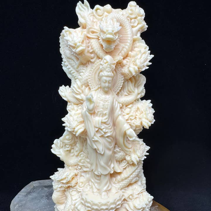 Statua di Guan Yin intagliata in noce di palma da 7,5" con nove draghi FH56 per la vendita all'ingrosso da parte di The 7 Directions